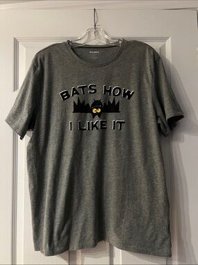 Old Navy Gray Graphic 'Bats How I Like It' Tee